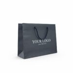 Papiertragetaschen mit Kordelgriff